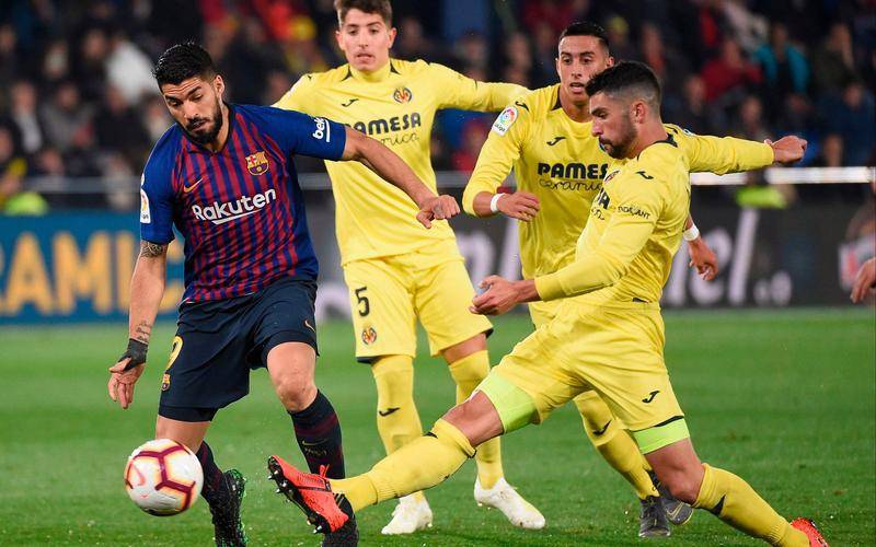 西甲巅峰对决：巴萨王座捍卫战，黄潜全力冲击欧冠席位