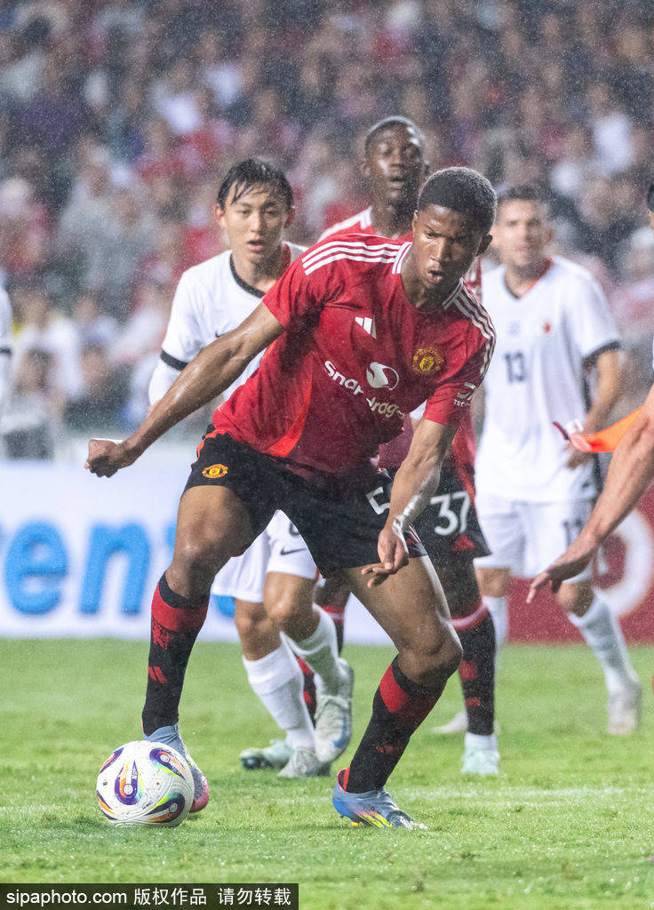 曼联夏窗雷霆出击！库尼亚+姆贝莫双重引援震撼英超